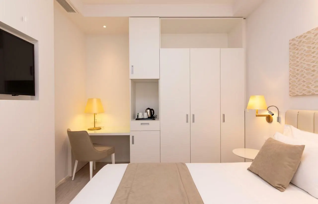 Hotel Imperia 리도 디 예솔로 3*,  이탈리아